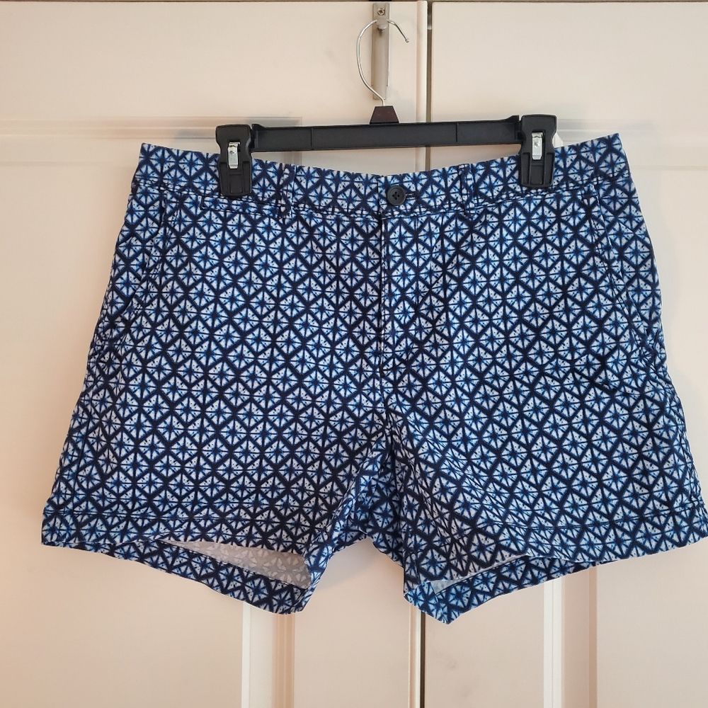 Cute Banana Republic Women's Navy and White Patterned Shorts, Size 10, Summer